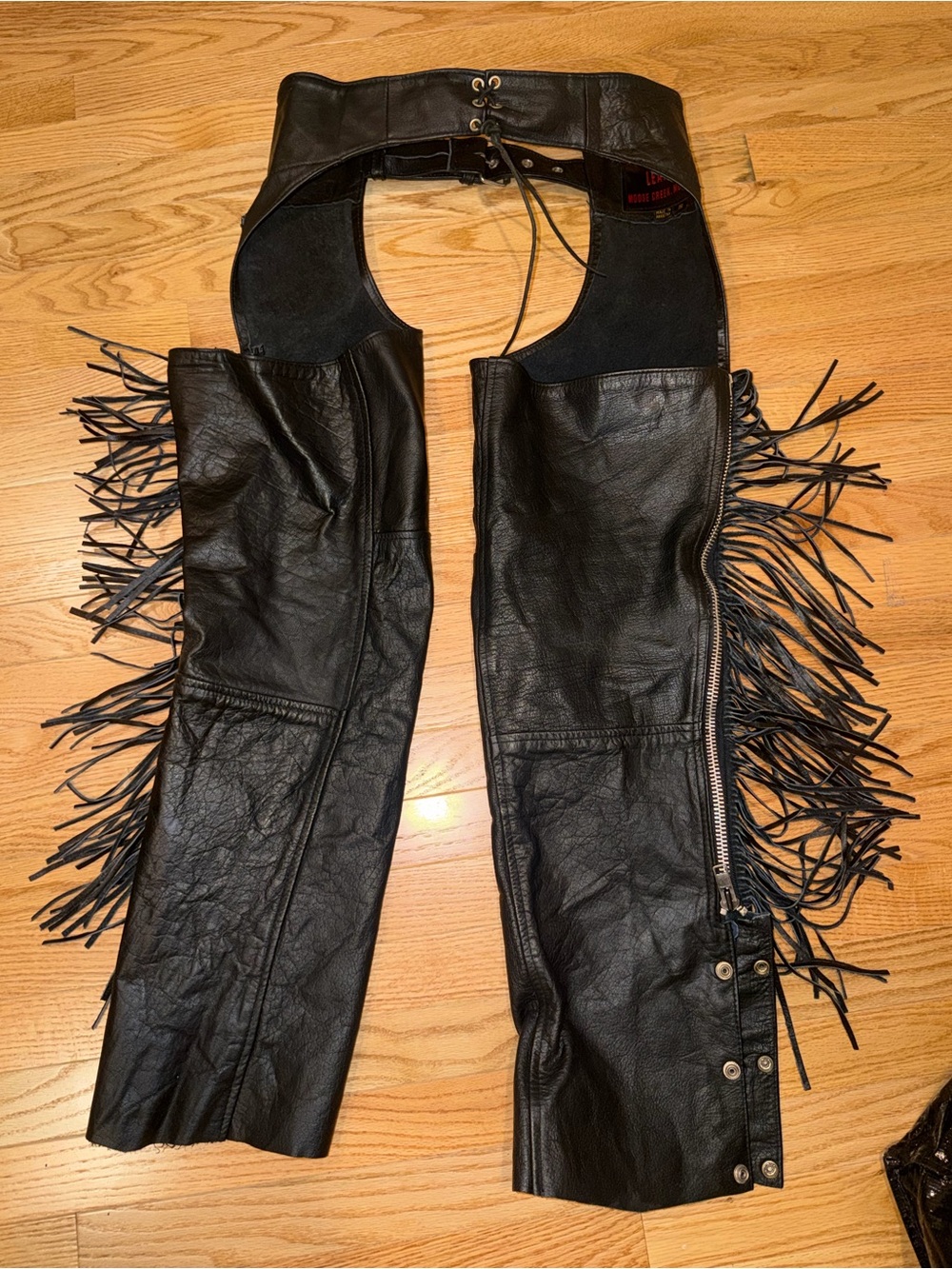 🔥INSANE women’s vintage genuine leather fringe chaps. very rare.🔥